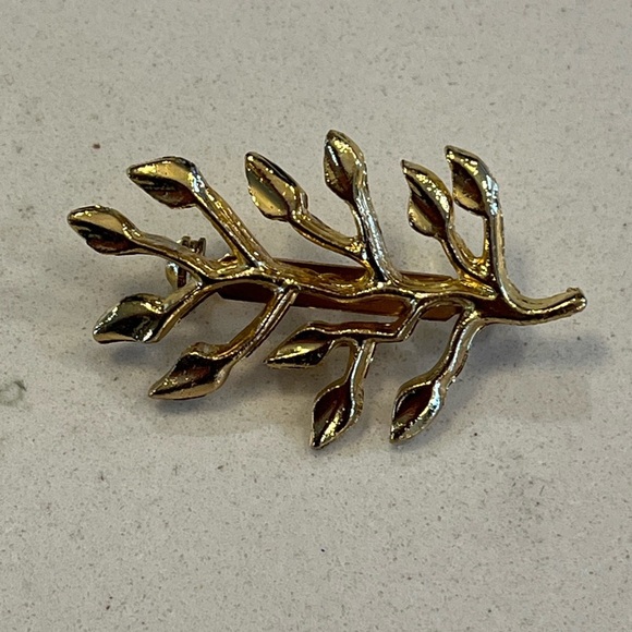 Vintage signed Éditions Atlas Gold tones Leaf Brooch - Picture 1 of 3